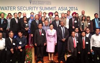 Summit Group Photo (330 pixels)